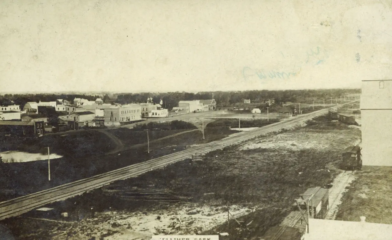 View of Kelliher from the elevator, with the railway, about 1910
